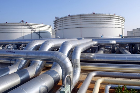 Giới đầu tư tin cú sốc giá dầu chỉ tạm thời