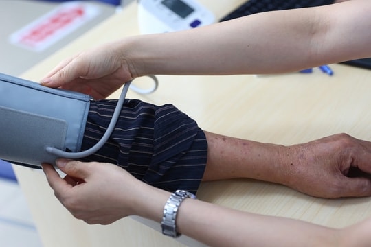 Tăng huyết áp khiến người trẻ gục ngã không báo trước