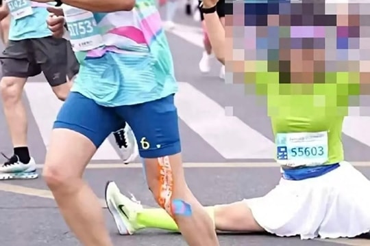 Runner nữ Trung Quốc bị phạt vì xoạc chân trên đường chạy