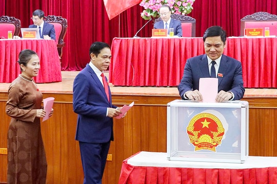 Nghệ An, Quảng Trị kiện toàn lãnh đạo HĐND, UBND nhiệm kỳ mới