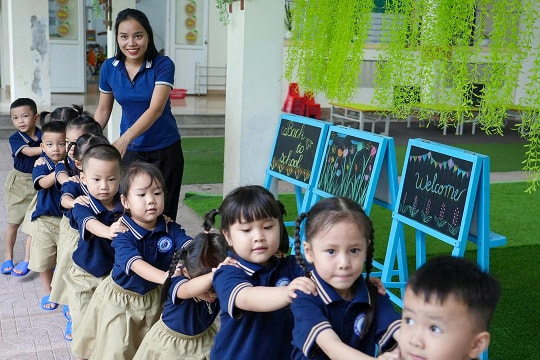 Hàng trăm giáo viên 'mắc kẹt' ở hạng III dù vượt chuẩn