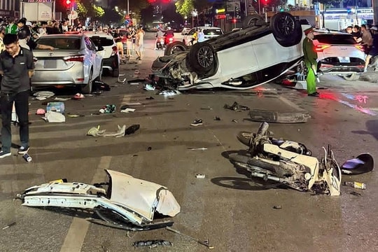 Tài xế ôtô tông 5 xe chờ đèn đỏ ở Hà Nội bị tạm giữ