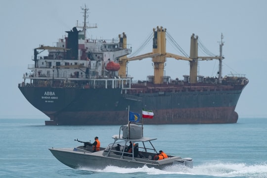 Cách Iran biến eo biển Hormuz thành 'trạm thu phí'