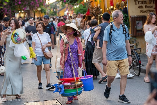 Bài toán gánh hàng rong và trật tự vỉa hè ở Hội An