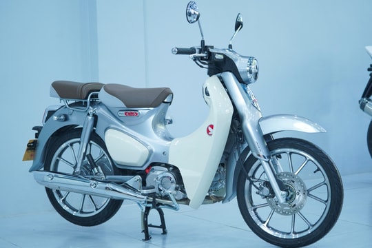 Honda Super Cub 2026 nhập Thái giá hơn 150 triệu đồng