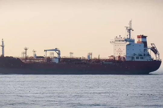 Kiến nghị hỗ trợ tàu biển Việt Nam qua eo biển Hormuz