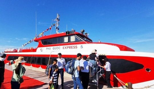 Giá vé tàu cao tốc Phú Quốc giảm "sốc" khi tuyến Sa Kỳ - Lý Sơn hoạt động lại