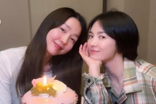 Người bạn 30 năm hiếm hoi lộ diện của Song Hye Kyo