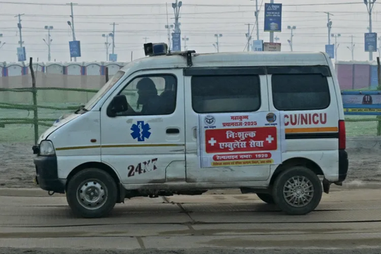 Bệnh nhân bị trả về lo hậu sự bất ngờ sống lại nhờ xe cứu thương vấp ổ gà