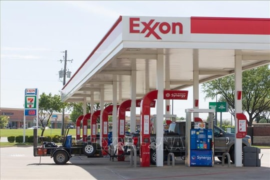 Giá dầu Brent tăng vượt ngưỡng 112 USD/thùng