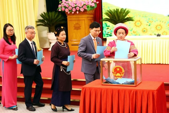 Ông Nguyễn Văn Sơn và ông Phan Huy Ngọc tiếp tục giữ chức Chủ tịch HĐND, UBND tỉnh Tuyên Quang