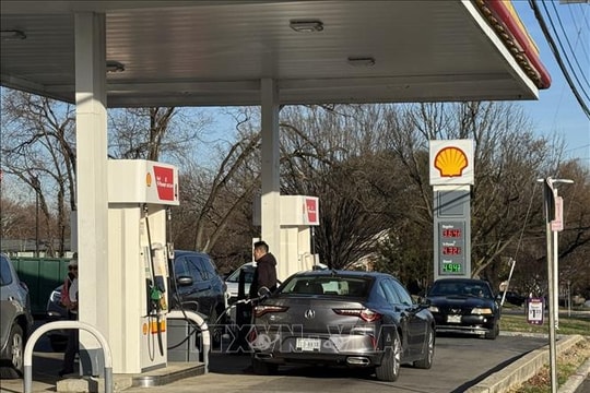 Giá dầu Brent tăng vượt mốc 114 USD/thùng do căng thẳng leo thang tại eo biển Hormuz