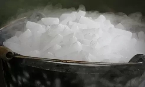 Nổ tung tủ lạnh vì sai lầm khi bảo quản đá khô