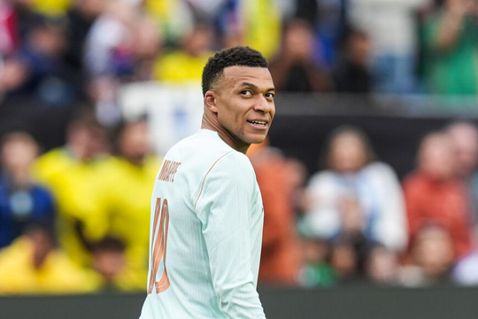 Mbappe áp sát kỷ lục ghi bàn mọi thời ở tuyển Pháp