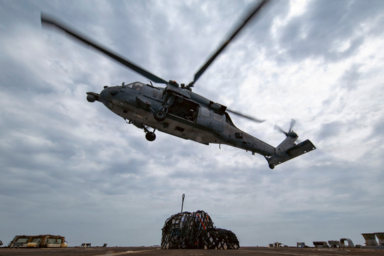 Lý do eo biển Hormuz dễ đóng, khó mở