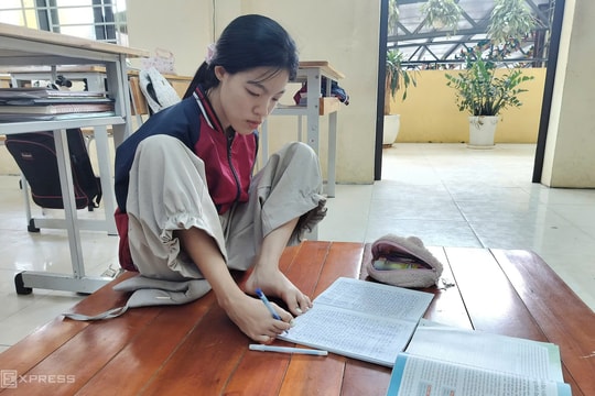 Nữ sinh không tay từ chối ưu ái, quyết tâm thành cô giáo