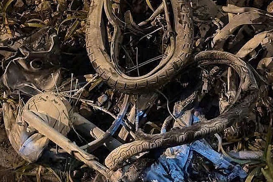 Va chạm với tàu hỏa, hai người chết