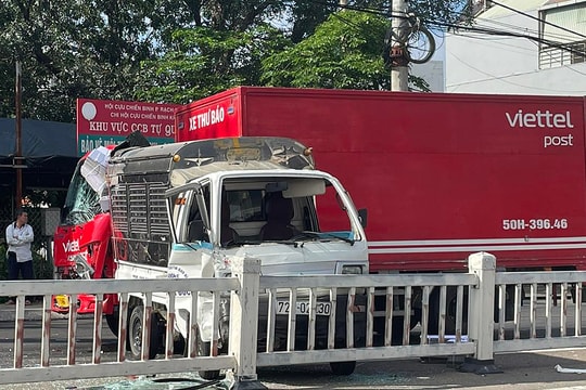 Ba ôtô tông liên hoàn, cửa ngõ Vũng Tàu ùn ứ