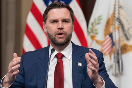 Phó tổng thống Mỹ đặc biệt quan tâm đến UFO