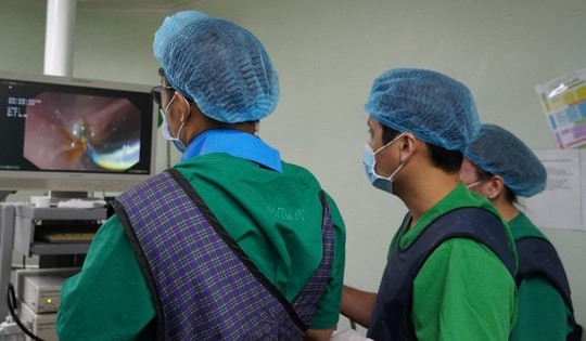 Đau bụng dữ dội nhiều ngày, người đàn ông suýt trả giá đắt, bác sĩ cảnh báo thói quen nhiều người mắc phải