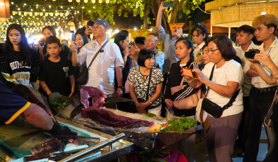 Cuối tuần, người dân ùn ùn đổ về lễ hội ẩm thực lớn nhất Việt Nam tại TPHCM