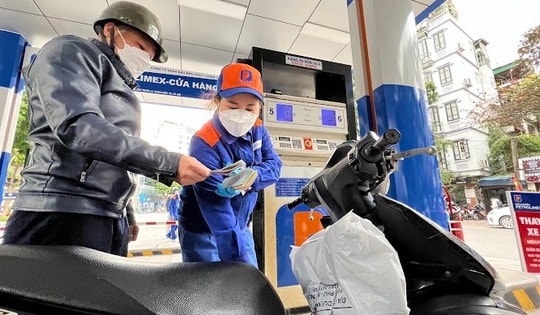 Đề xuất tiếp tục miễn thuế với xăng dầu đến hết tháng 6-2026