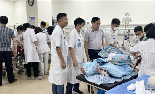 Vụ xe ô tô 29 chỗ lao xuống vực ở Phú Thọ: Khẩn trương cứu chữa cho các nạn nhân