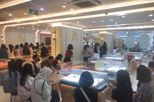 Thị trường vàng tuần qua: Giá vàng SJC ‘rung lắc’ mạnh, người mua bình tĩnh hơn