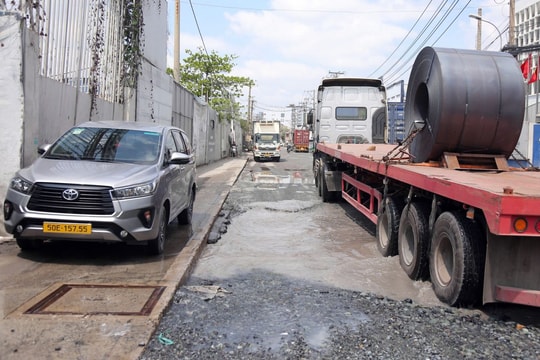 TP Hồ Chí Minh: Cận cảnh đường Bến Nghé xuống cấp, chi chít ‘ổ voi', 'ổ gà’