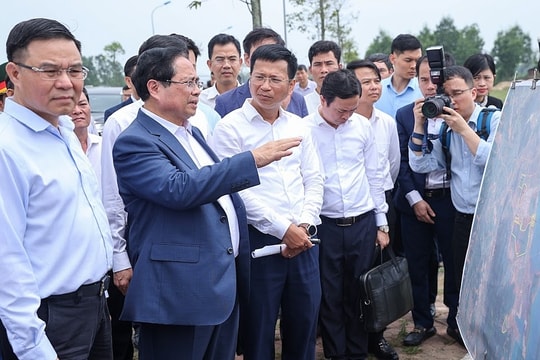 Thủ tướng khảo sát địa điểm dự kiến xây kho dự trữ xăng dầu quốc gia