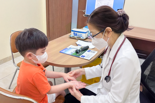 Sai lầm khiến bệnh tay chân miệng trở nặng