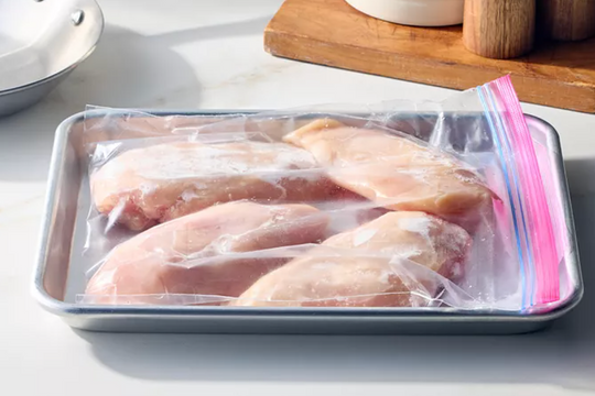 Rã đông thịt gà thế nào an toàn?