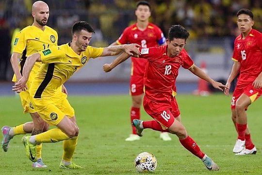 Cựu tuyển thủ Malaysia mong Việt Nam 'bị bẽ mặt' trên sân nhà