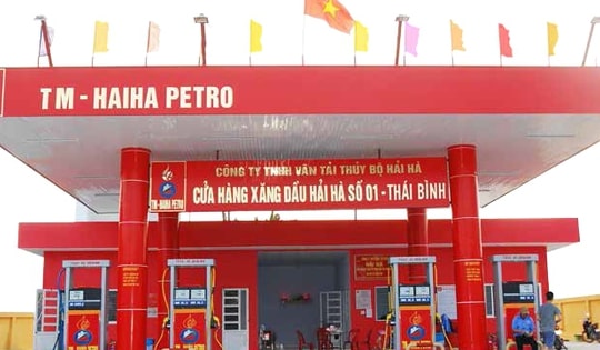 Hai doanh nghiệp xăng dầu bị dừng thủ tục hải quan