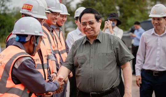 Thủ tướng đề nghị phát huy tinh thần "chỉ bàn làm, không bàn lùi" tại các dự án phục vụ APEC