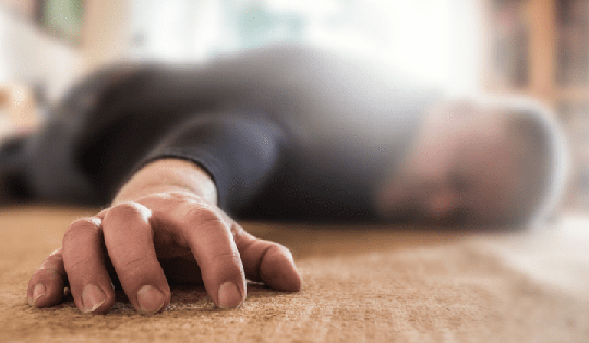 Người đàn ông 51 tuổi tử vong sau bữa ăn cùng bạn bè, bác sĩ chỉ mặt điểm tên sai lầm "chí mạng" ít ai ngờ