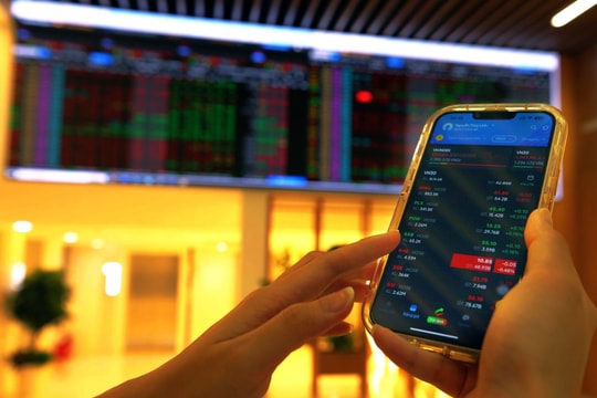 VN-Index giảm hơn 10 điểm, khối ngoại tiếp tục bán ròng