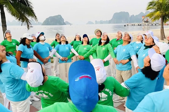 Dược sĩ trẻ mang tiếng cười xoa dịu bệnh nhân ung thư