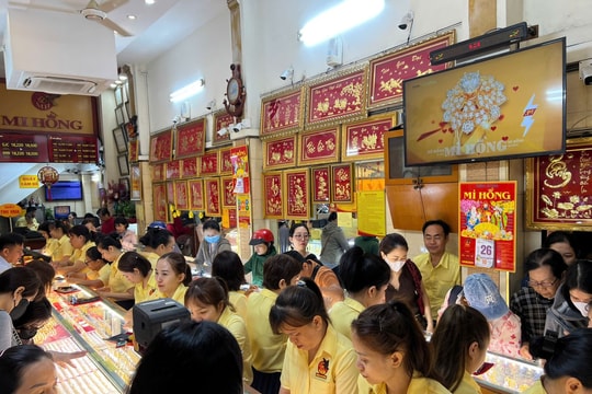 Giá vàng sáng đầu tuần giảm nhẹ, chênh lệch mua - bán lên 3 triệu đồng/lượng