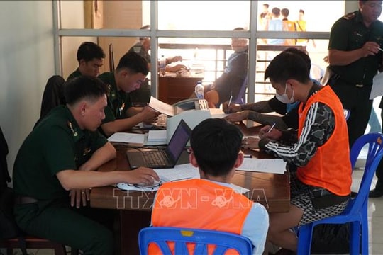 Cảnh giác với bẫy 'việc nhẹ, lương cao'