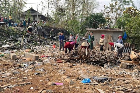 Lý giải hiện tượng dông lốc, mưa đá và gió giật xảy ra liên tục