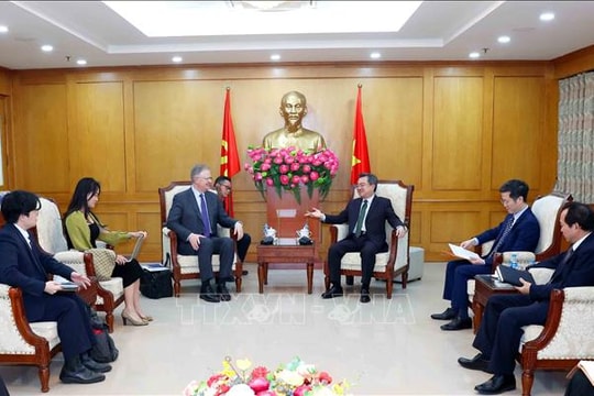 Trưởng Ban Chính sách, Chiến lược TƯ Nguyễn Thanh Nghị tiếp Ủy viên HĐQT Tập đoàn The Asia Group