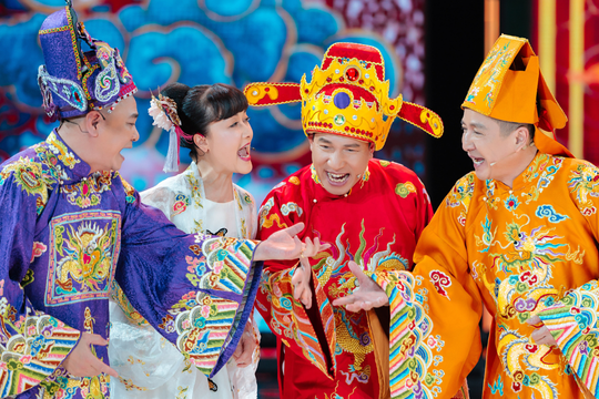 Nghệ sĩ Quốc Khánh tung hứng về AI trong tiểu phẩm 'Táo Quân'