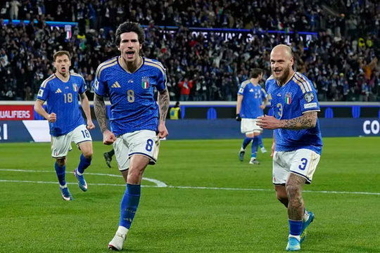 Italy bị chỉ trích vì ăn mừng sau bán kết play-off World Cup