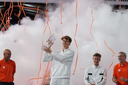 Sinner vô địch Miami, đoạt 'Sunshine Double'