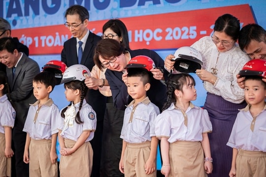 Honda Việt Nam hỗ trợ tăng tỷ lệ trẻ đội mũ bảo hiểm