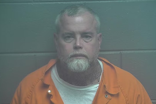 Triệu phú từng trúng độc đắc bị bắt vì trộm 12.000 USD