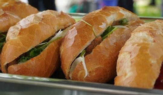 61 người nhập viện nghi ngộ độc thực phẩm sau khi ăn bánh mì