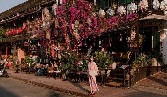 Cặp đôi Đà Nẵng mách kinh nghiệm lái ô tô du lịch Lào 8 ngày với 15 triệu đồng