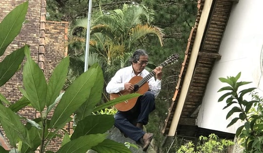 Giọt cà phê và giọt guitar